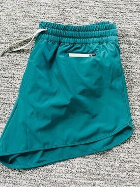NWOT Vuori Clementine (4in)